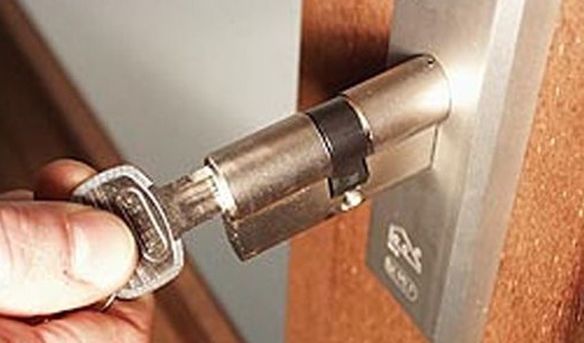 Slot wordt vernieuwd in een woning in Heerlen Slot wordt vernieuwd in een woning in Heerlen
